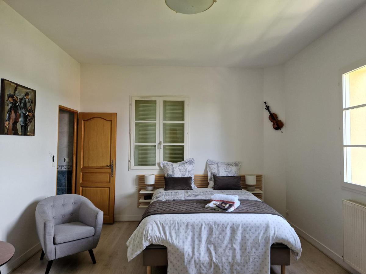 La Source De Bougival Apartment Exterior photo